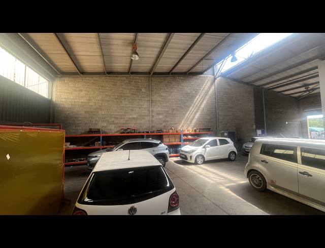 410M² WAREHOUSE TO LET IN SPARTAN